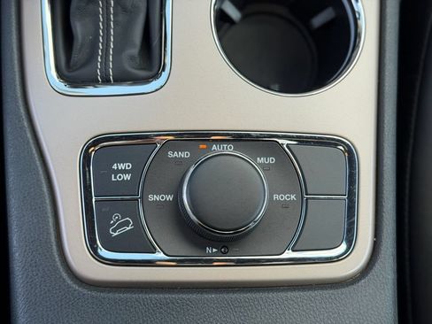 Used 2017 Jeep Grand Cherokee Limited AWD/4WD image 18
