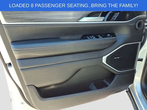 Used 2024 Jeep Wagoneer Series II w/ Flexible Seating Group image 19