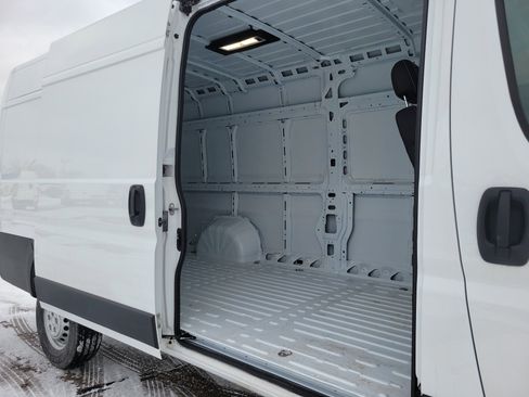 Used 2025 RAM ProMaster 3500 w/ Convenience Group image 17