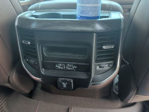 Used 2019 RAM 1500 Laramie AWD/4WD image 10