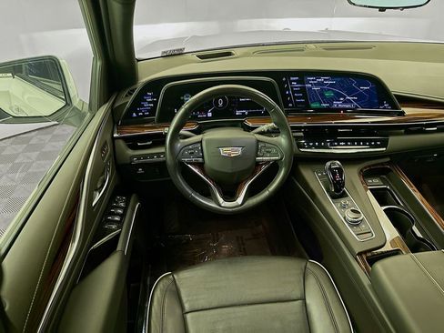Used 2022 Cadillac Escalade Premium Luxury AWD/4WD image 24