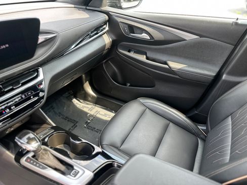 Used 2025 Buick Envista Avenir FWD image 29