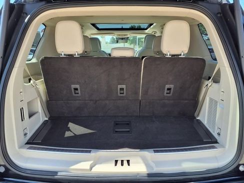 Certified 2021 Lincoln Navigator Reserve w/ Luxury Package AWD/4WD image 25