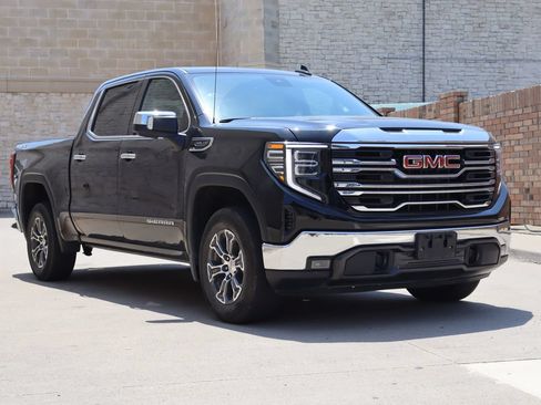 Used 2025 GMC Sierra 1500 SLT AWD/4WD image 2