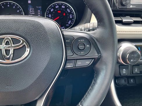 Used 2021 Toyota RAV4 XLE Premium FWD image 19