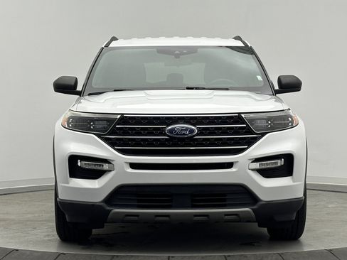 Used 2020 Ford Explorer XLT w/ Equipment Group 202A image 2