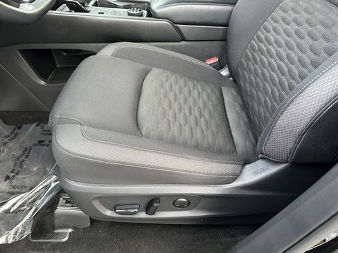 Used 2022 Nissan Pathfinder SV image 23