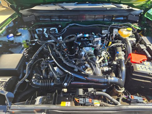 Used 2025 Ford Bronco Badlands image 12