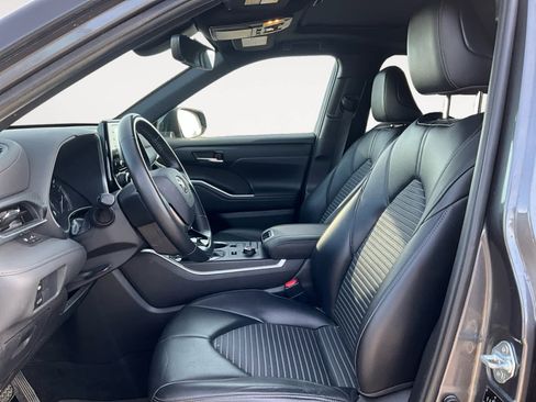 Used 2021 Toyota Highlander XSE image 13