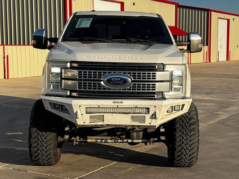 Used 2017 Ford F250 Platinum AWD/4WD image 3