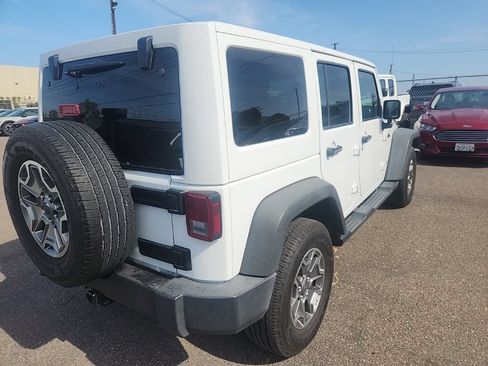 Used 2015 Jeep Wrangler Unlimited Rubicon w/ Connectivity Group AWD/4WD image 13