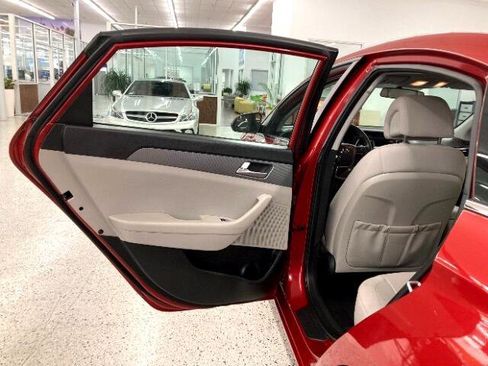 Used 2017 Hyundai Sonata SE image 33