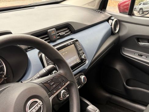 Used 2025 Nissan Versa SV image 31