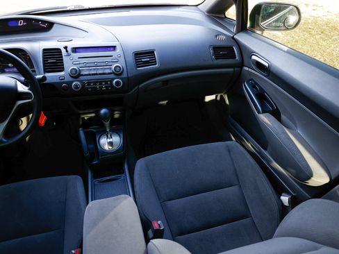 Used 2010 Honda Civic DX-VP image 21
