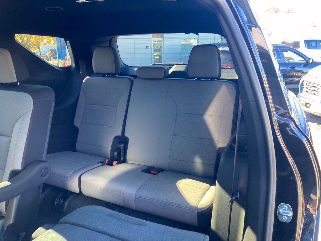 Used 2026 Chevrolet Traverse LT w/ Midnight/Sport Edition FWD image 24