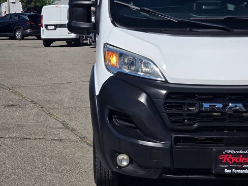 Used 2025 RAM ProMaster 2500 w/ Convenience Group FWD image 3