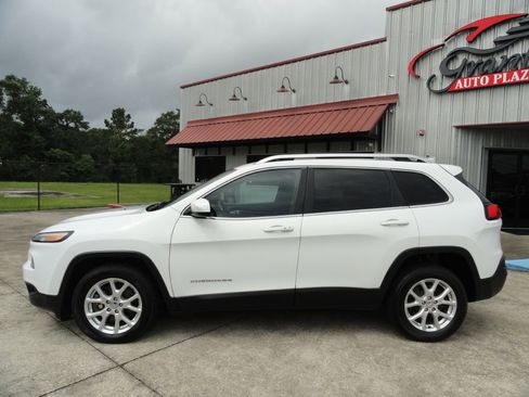 Used 2016 Jeep Cherokee Latitude w/ Comfort/Convenience Group FWD image 3