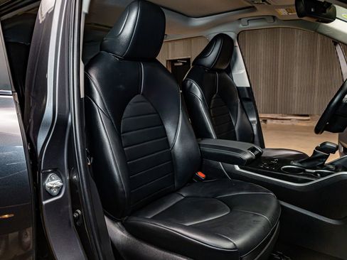 Used 2023 Toyota Highlander XLE image 24