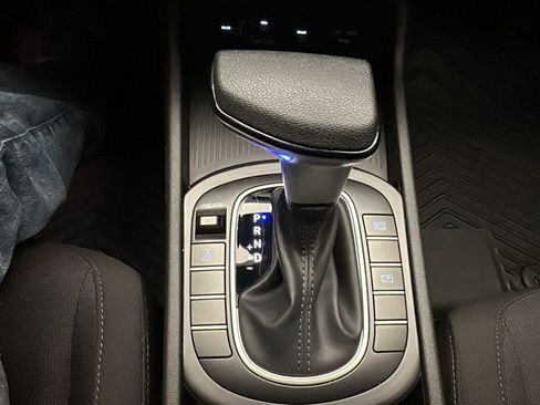 Certified 2025 Hyundai Kona SE image 25