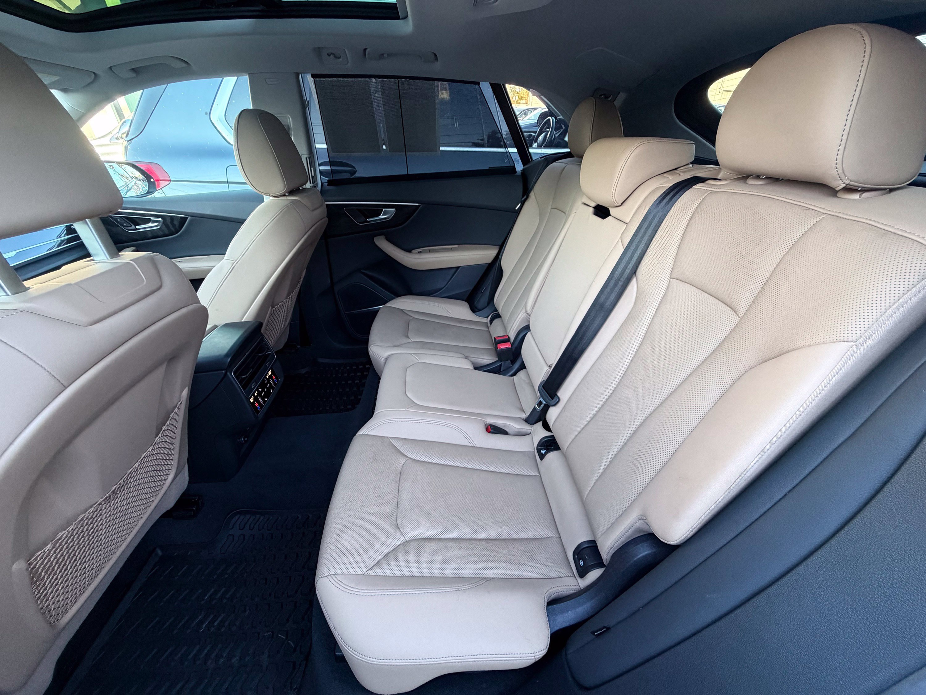 Used 2024 Audi Q8 Premium Plus AWD/4WD image 18