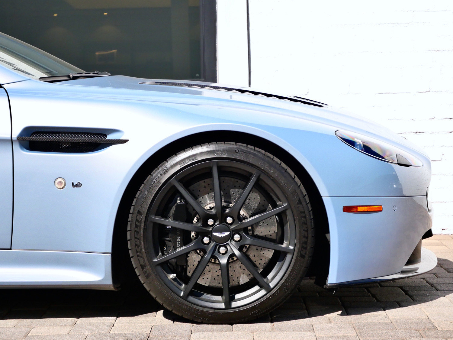 Used 2015 Aston Martin V12 Vantage S RWD image 4