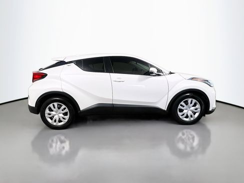 Used 2021 Toyota C-HR LE image 3