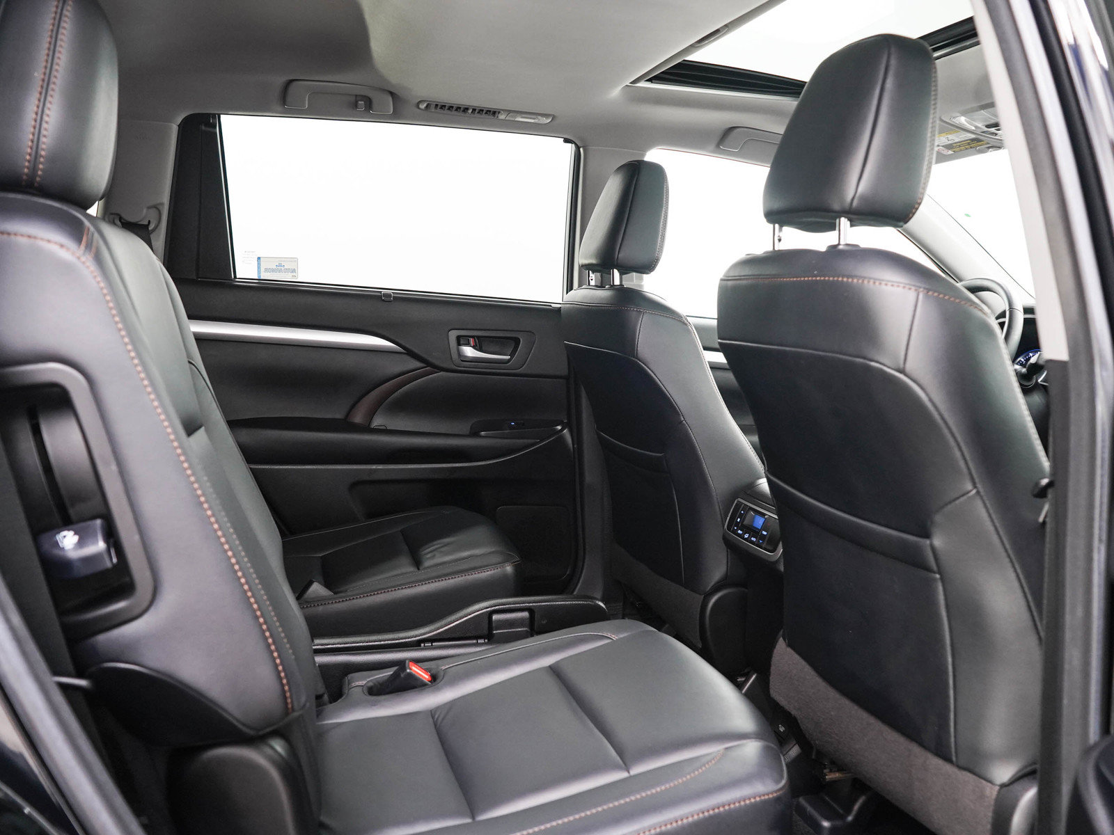 Used 2017 Toyota Highlander XLE AWD/4WD image 14