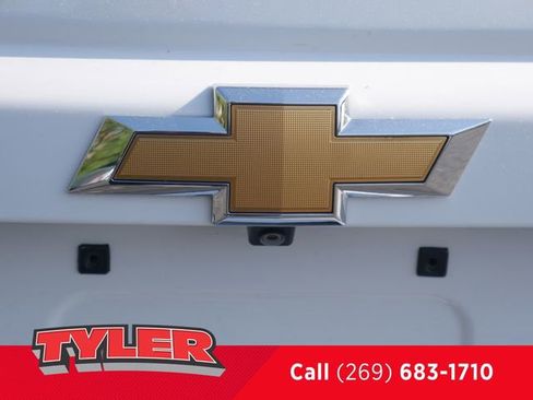Used 2019 Chevrolet Suburban LT w/ LT Signature Package AWD/4WD image 13