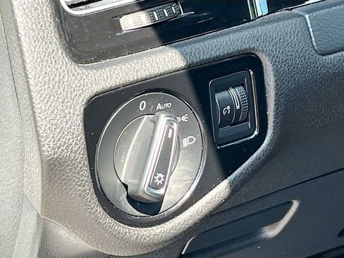 Used 2019 Volkswagen Golf R 4-Door image 10