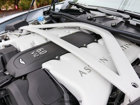 Used 2014 Aston Martin Vanquish Coupe image 21