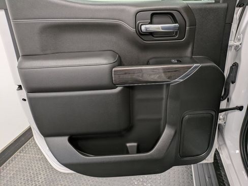 Used 2022 Chevrolet Silverado 1500 LTZ w/ LTZ Premium Package image 22