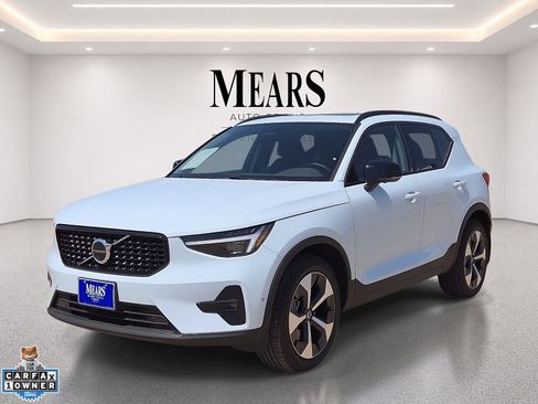 Used 2026 Volvo XC40 B5 Plus AWD/4WD image 1