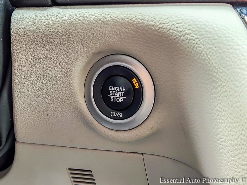Used 2023 Chrysler Pacifica Touring-L FWD image 18