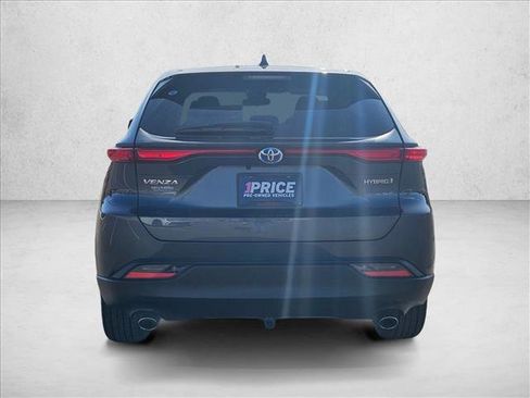 Used 2022 Toyota Venza LE image 6