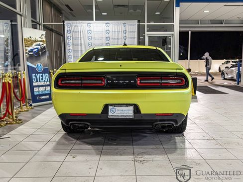 Used 2015 Dodge Challenger SRT image 14