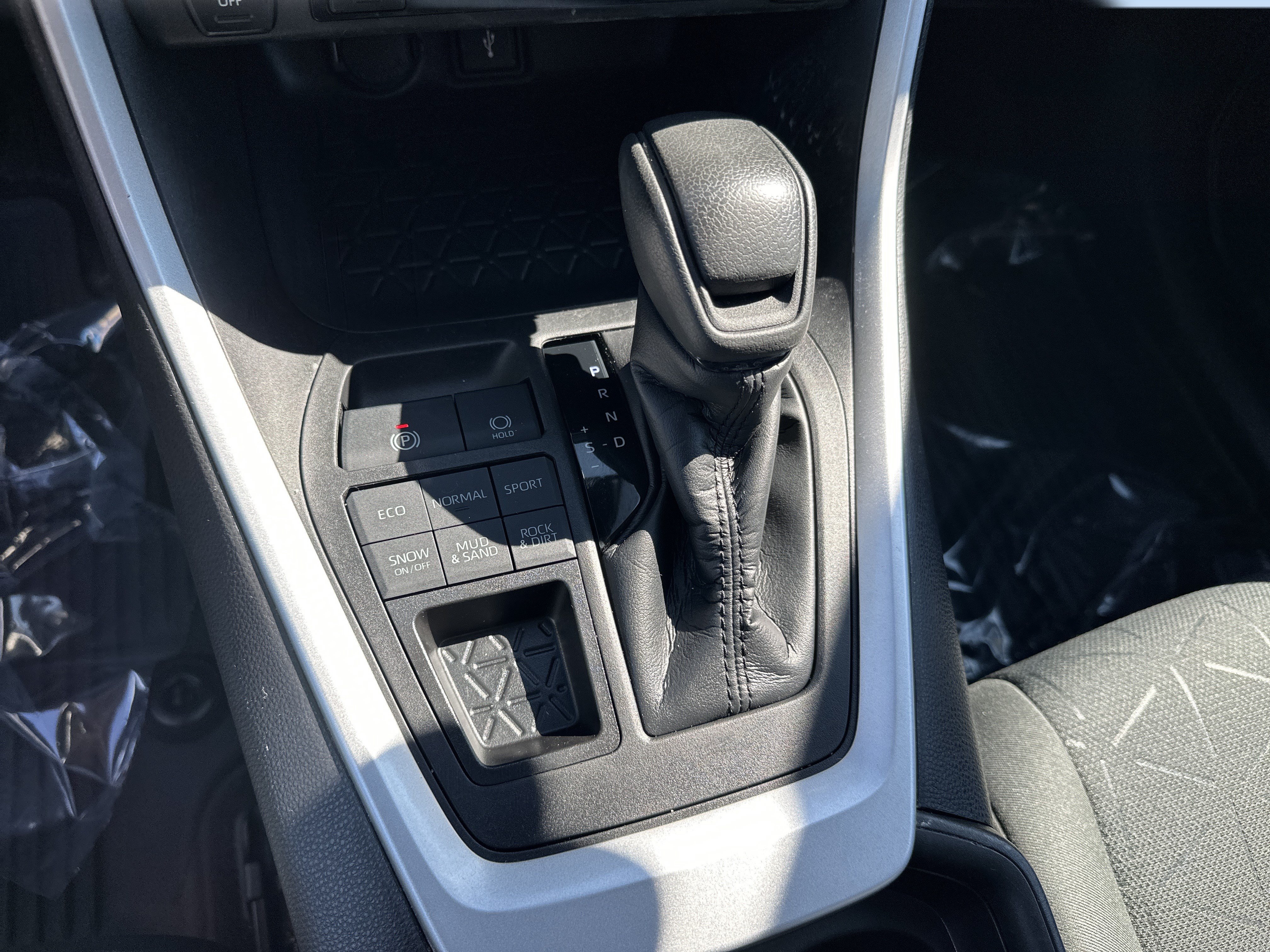 Used 2021 Toyota RAV4 XLE w/ Convenience Package AWD/4WD image 14