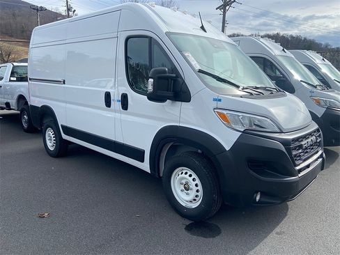 Used 2024 RAM ProMaster 2500 w/ Safety Group image 16