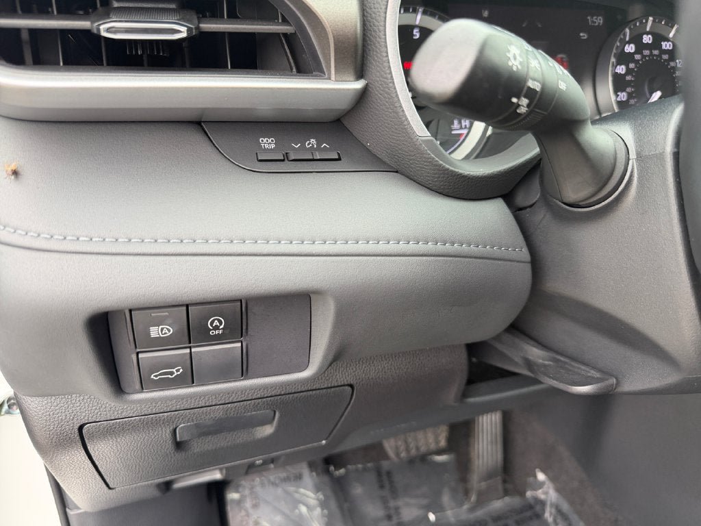 Used 2023 Toyota Highlander XLE AWD/4WD image 19