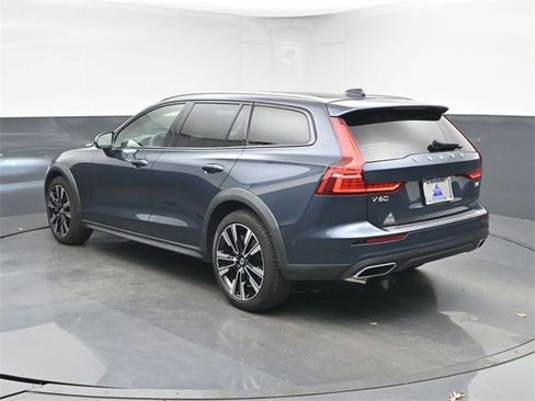 Used 2022 Volvo V60 T5 Cross Country w/ Advanced Package image 6