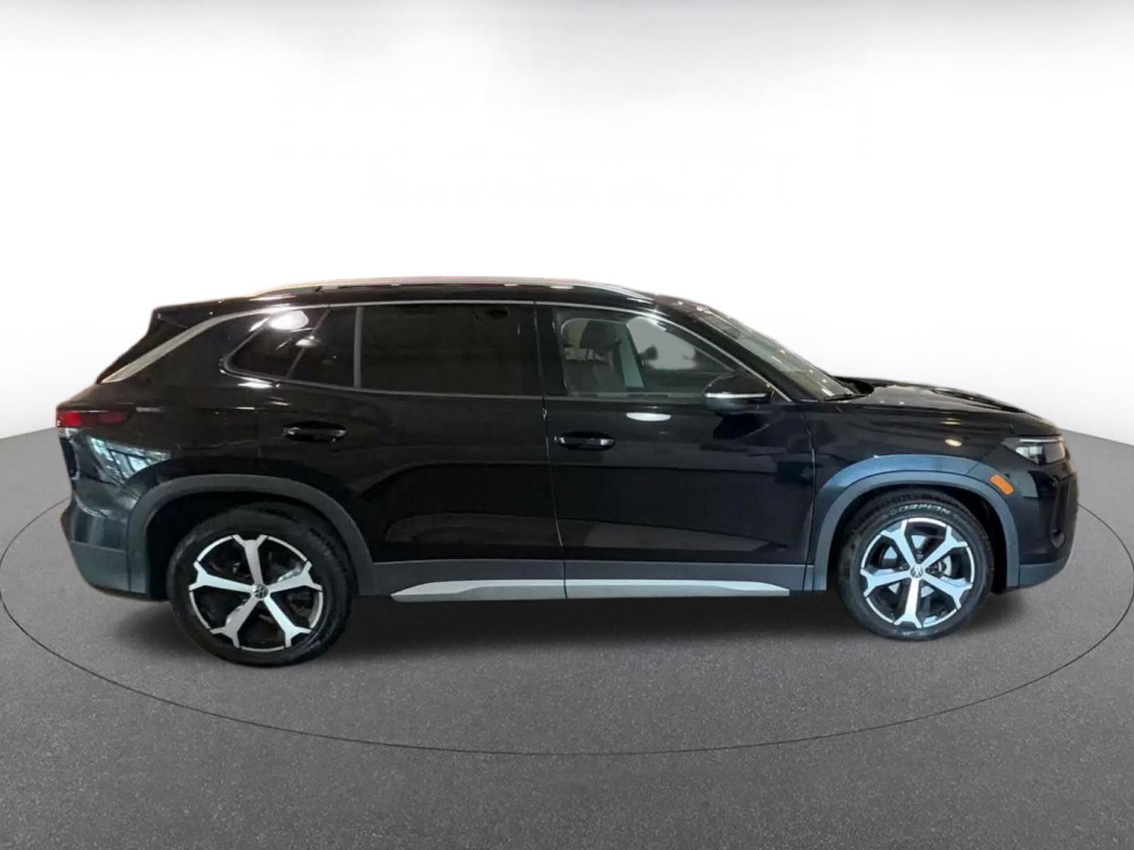 Used 2026 Volkswagen Tiguan SE FWD image 15