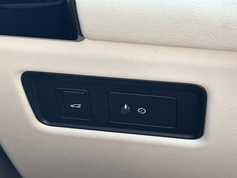 Used 2019 Land Rover Range Rover AWD/4WD image 32