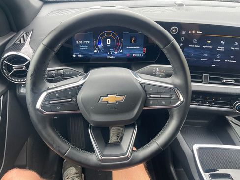 Used 2026 Chevrolet Equinox LT FWD image 14