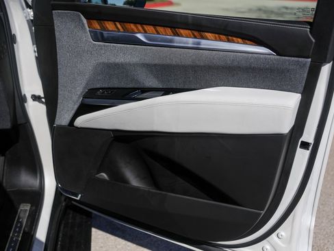 Certified 2025 Cadillac Escalade ESV Sport Platinum image 29