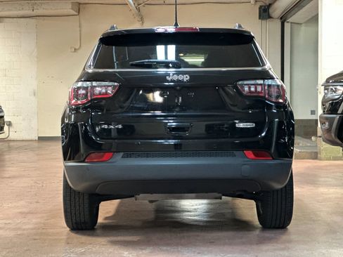 Used 2019 Jeep Compass Latitude w/ Cold Weather Group image 4