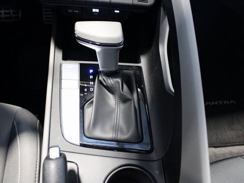 Used 2025 Hyundai Elantra Sport image 30