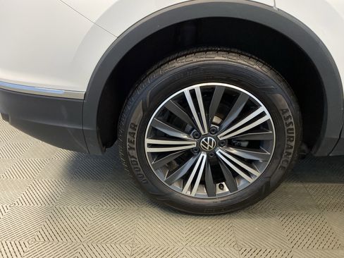 Used 2024 Volkswagen Tiguan SE image 35