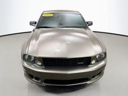 Used 2005 Ford Mustang GT RWD image 2