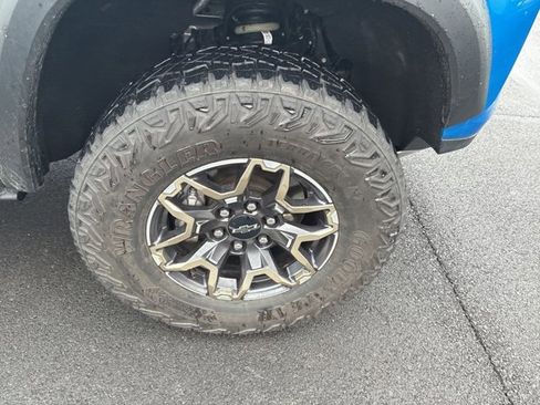 Used 2023 Chevrolet Colorado ZR2 w/ ZR2 Convenience Package III image 6