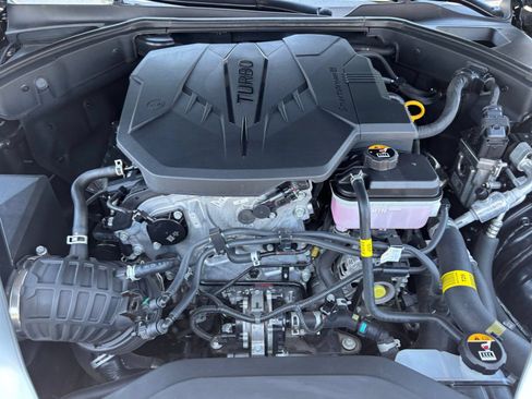 Used 2025 Genesis G70 2.5T RWD image 33