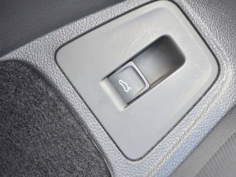 Used 2024 Volkswagen Tiguan SE AWD/4WD image 17